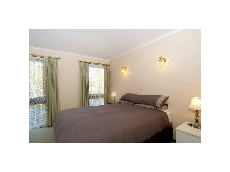 24 Jania Street, Lara VIC 3212