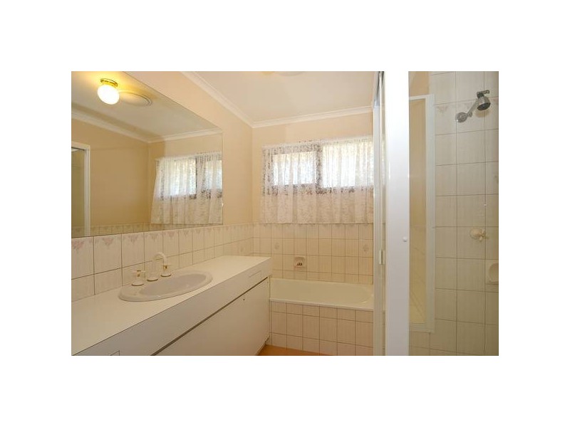 24 Jania Street, Lara VIC 3212