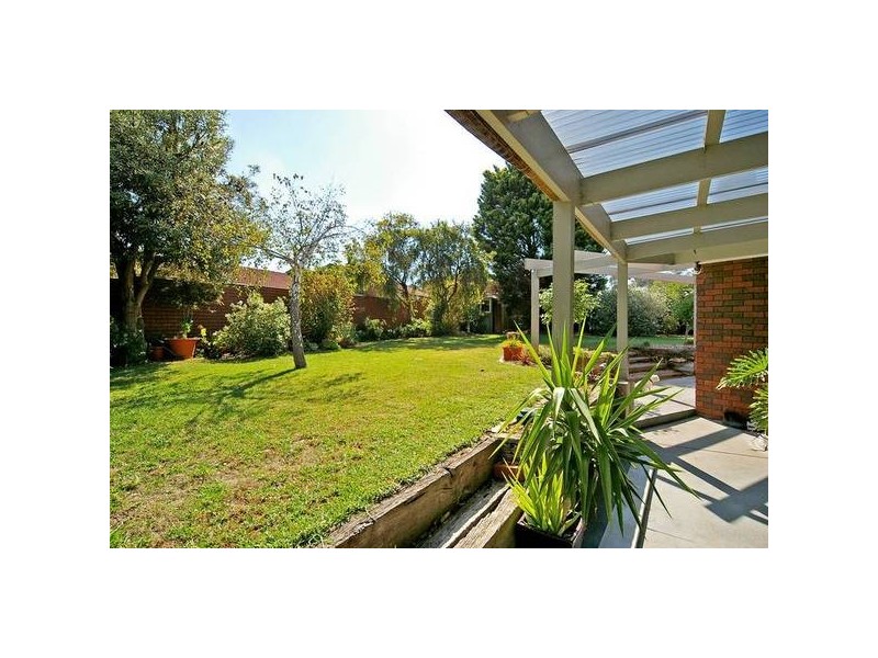 24 Jania Street, Lara VIC 3212