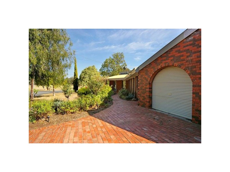 24 Jania Street, Lara VIC 3212
