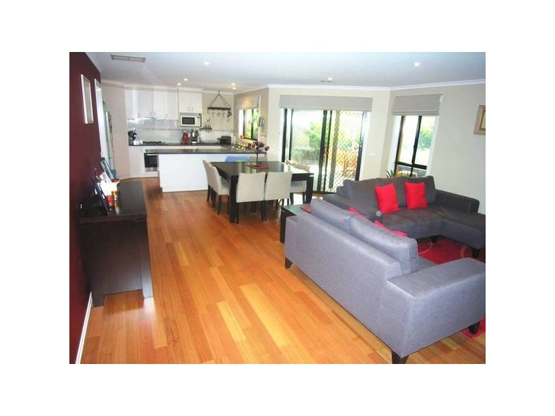 15 Greenleaf Drive, Lara VIC 3212