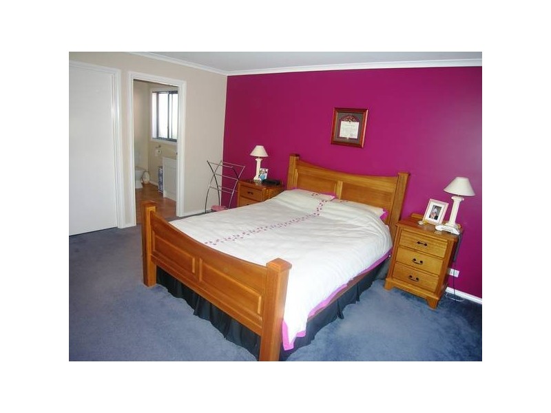 15 Greenleaf Drive, Lara VIC 3212