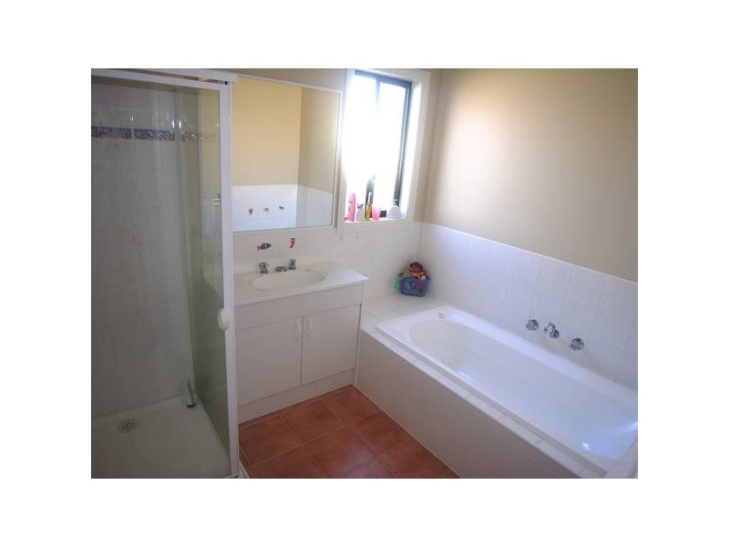 15 Greenleaf Drive, Lara VIC 3212