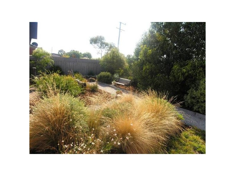 15 Greenleaf Drive, Lara VIC 3212