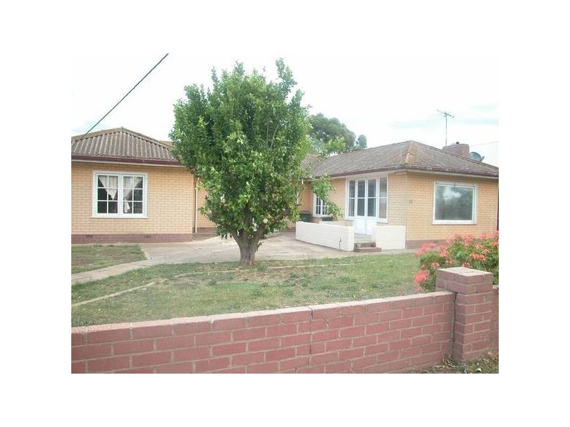 16 StationLake Road, Lara VIC 3212