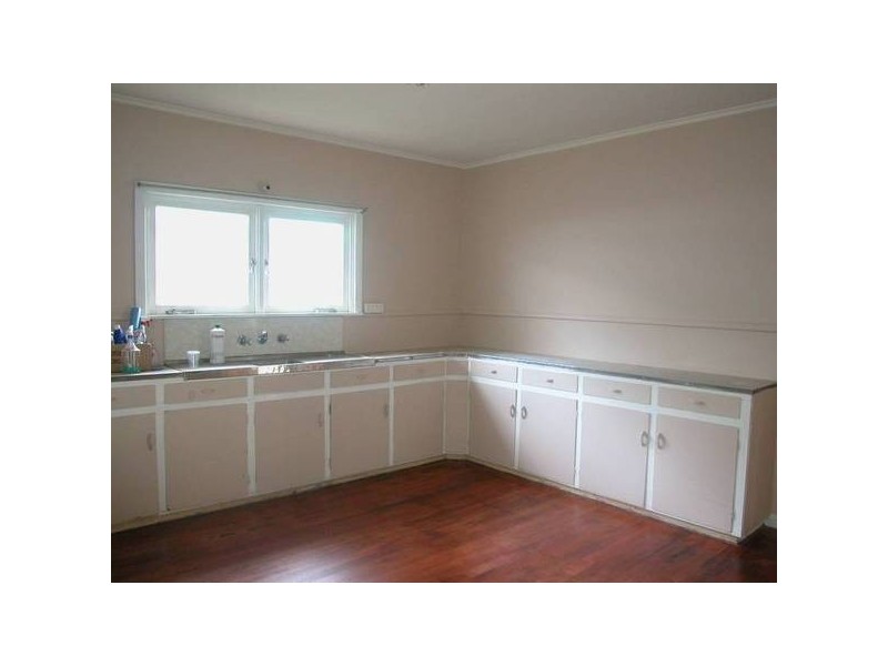 16 StationLake Road, Lara VIC 3212