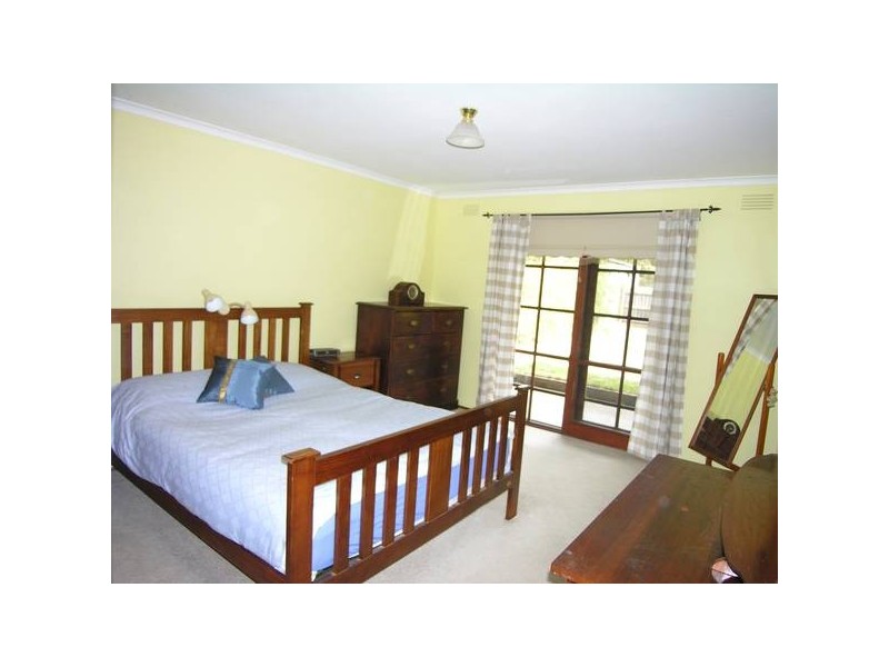 18 McLeans Road, Little River VIC 3211