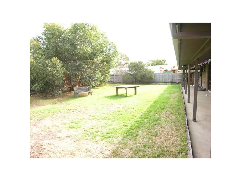 18 McLeans Road, Little River VIC 3211