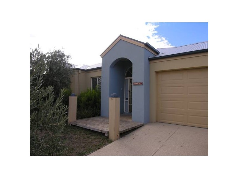 5 Greenleaf Drive, Lara VIC 3212