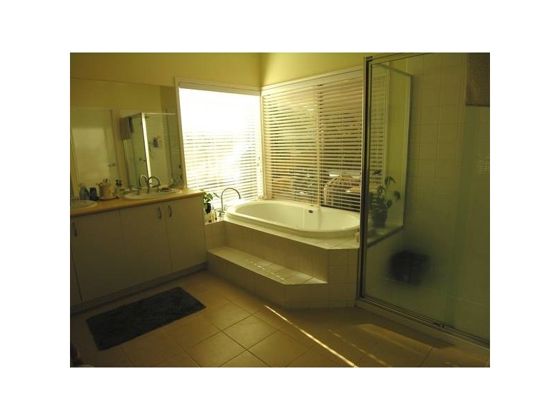 5 Greenleaf Drive, Lara VIC 3212