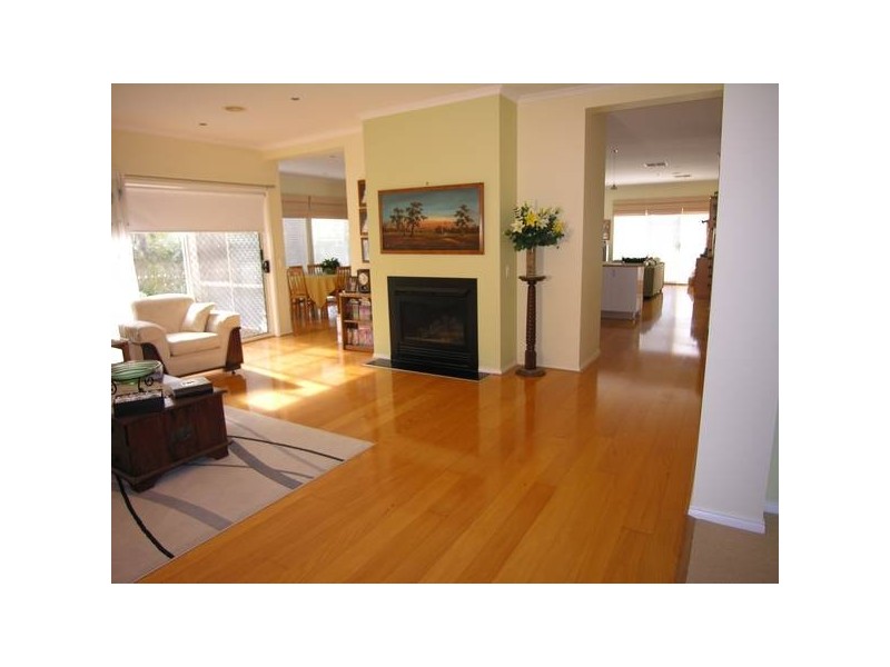 5 Greenleaf Drive, Lara VIC 3212