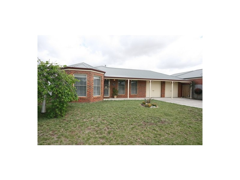 17 Young Street, Lara VIC 3212