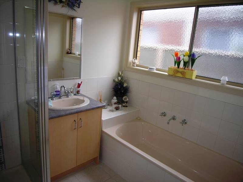 9 Nilaur PLace, Lara VIC 3212