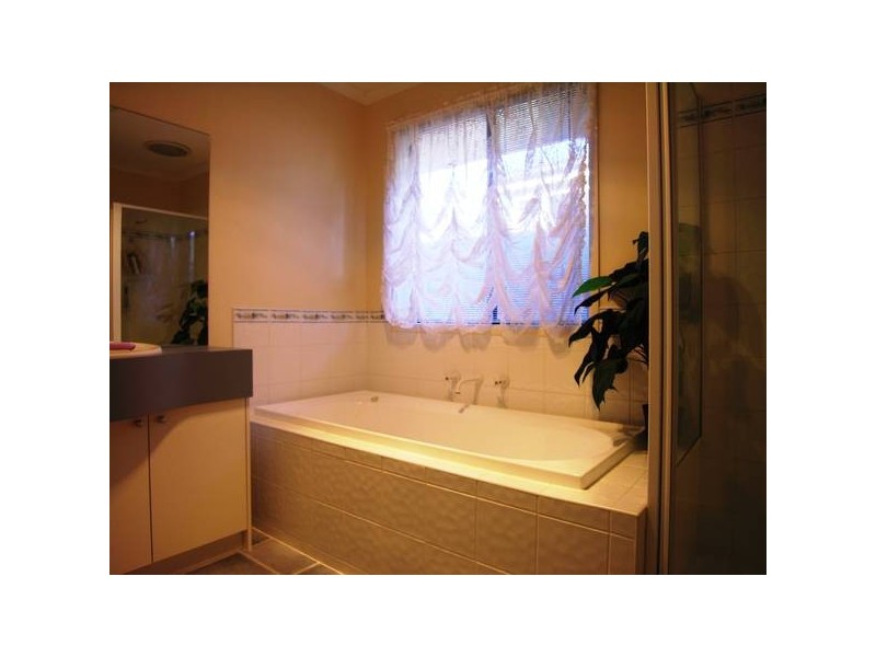 15 Wheat Court, Lara VIC 3212