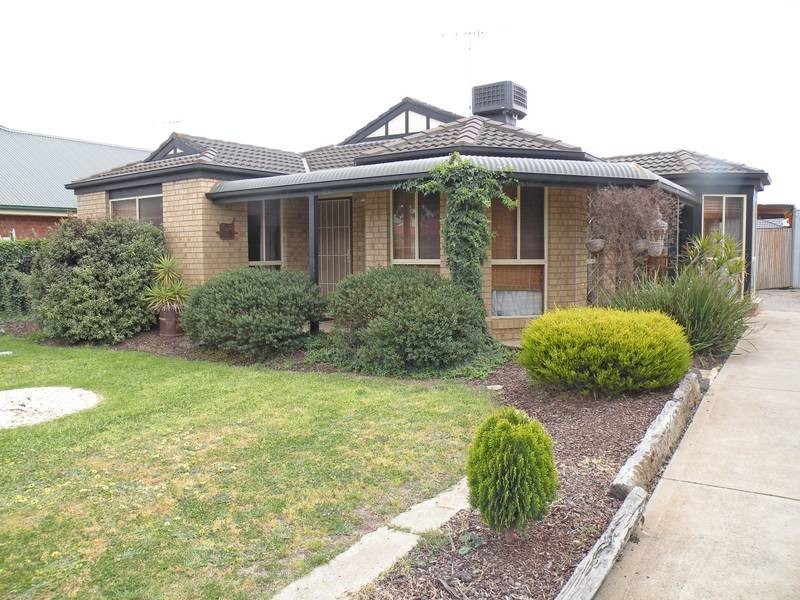 11 Sherwood Grove, Lara VIC 3212