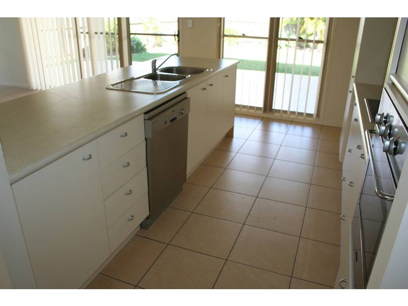 4 Sea Horse Drive, Twin Waters QLD 4564