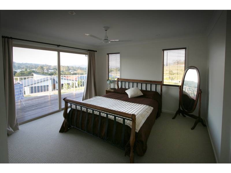 8 Dalzell Ct, Nambour QLD 4560