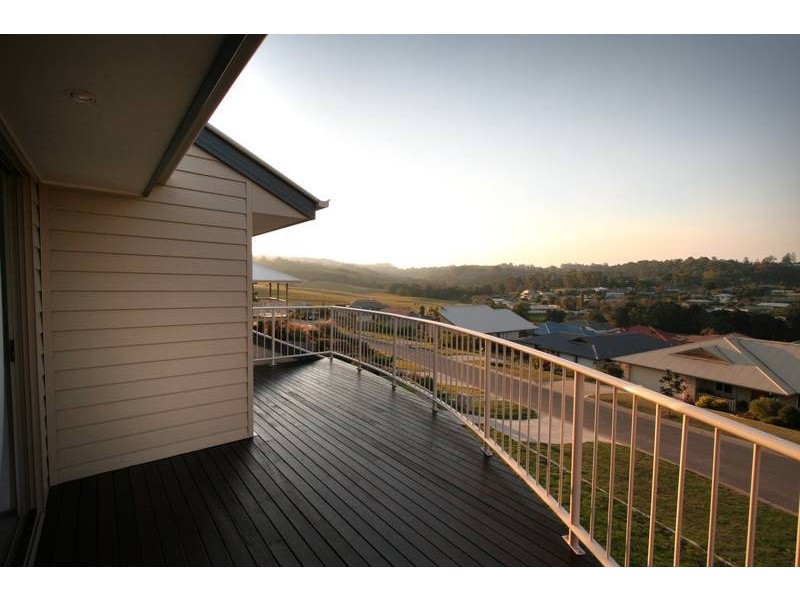 8 Dalzell Ct, Nambour QLD 4560