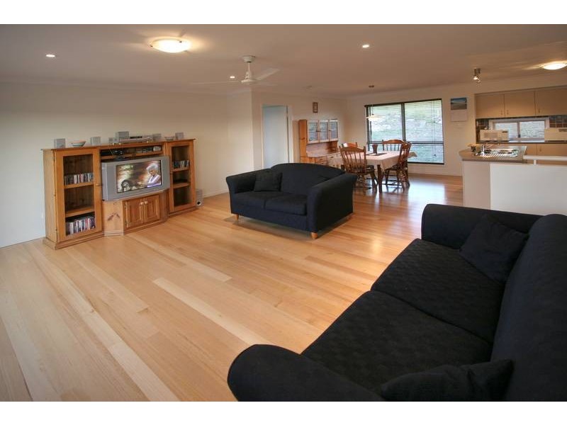 8 Dalzell Ct, Nambour QLD 4560