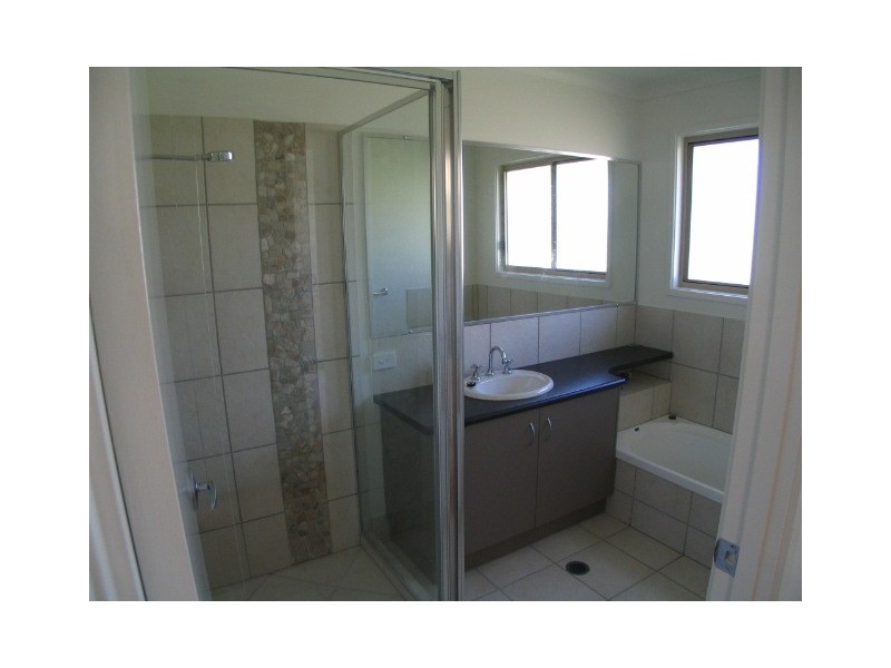 8 Dalzell Ct, Nambour QLD 4560