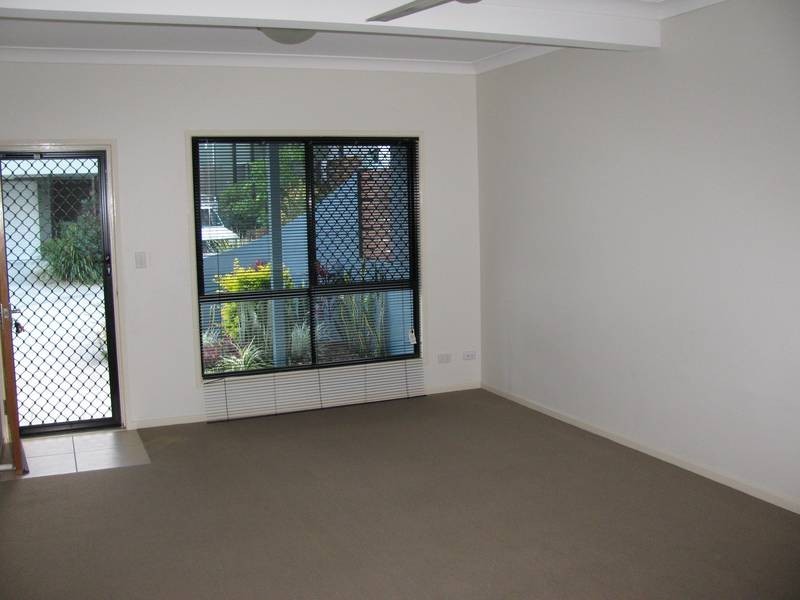 7/9a Deslyn Lane, Nambour QLD 4560