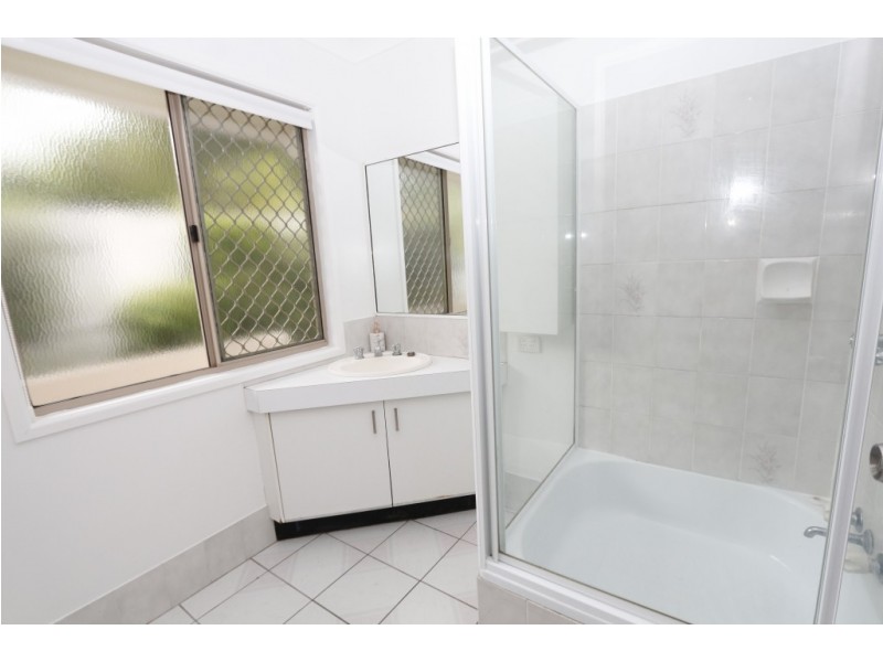 1/16 Sapphire Drive, Nambour QLD 4560