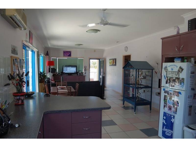 2/66 Jessica Blvd, Minyama QLD 4575