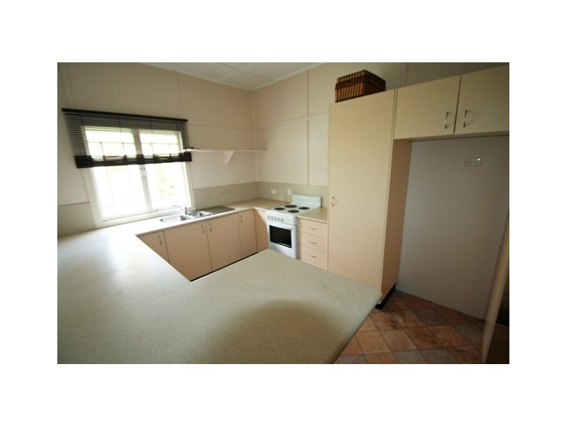 2/81 Coronation Ave, Nambour QLD 4560