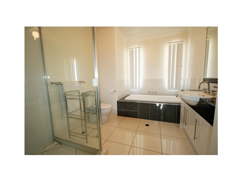 2/5 Bottle Brush Rd, Bli Bli QLD 4560