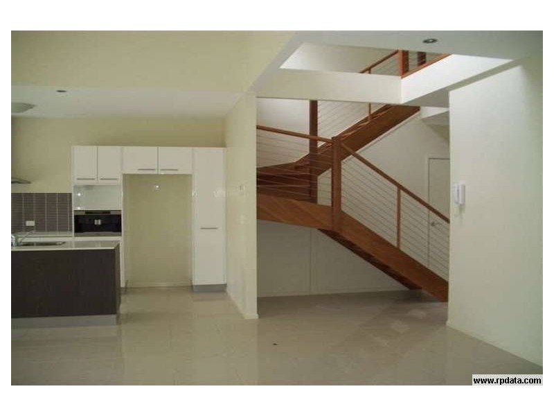 2/11 Lake Weyba Drive, Noosaville QLD 4566
