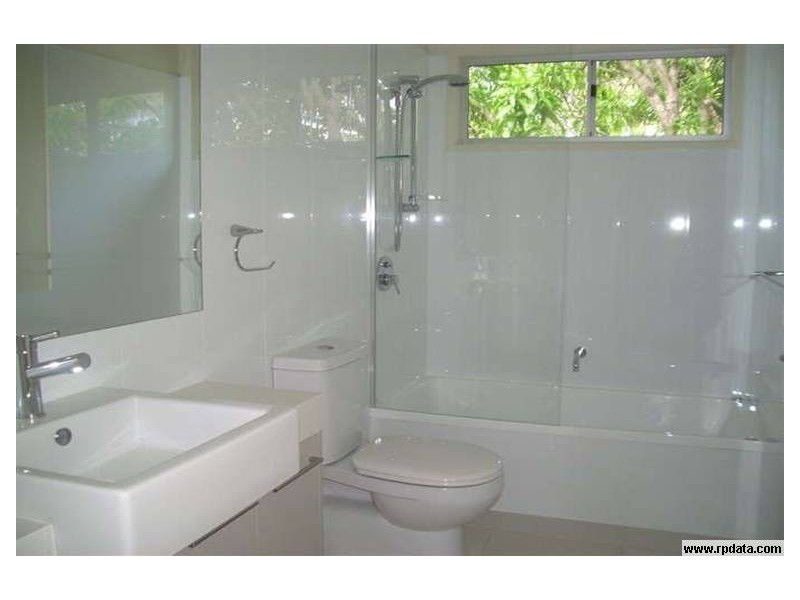 2/11 Lake Weyba Drive, Noosaville QLD 4566