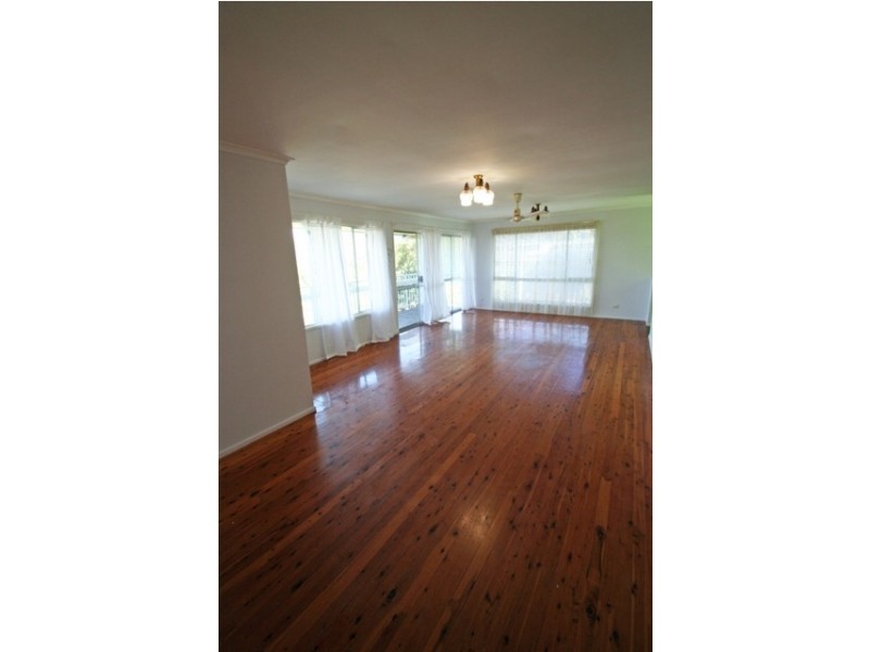 21 Raylee Ave, Nambour QLD 4560