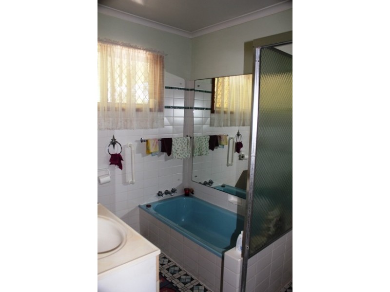 172 Coes Creek Rd, Coes Creek QLD 4560