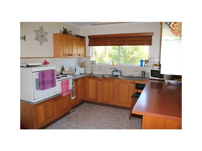 172 Coes Creek Rd, Coes Creek QLD 4560