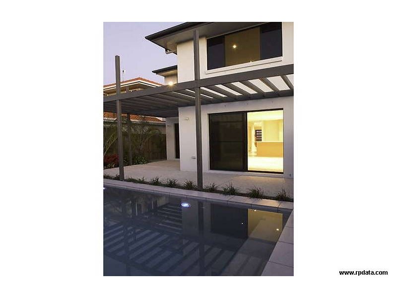 15 Easter St, Kawana Island QLD 4575