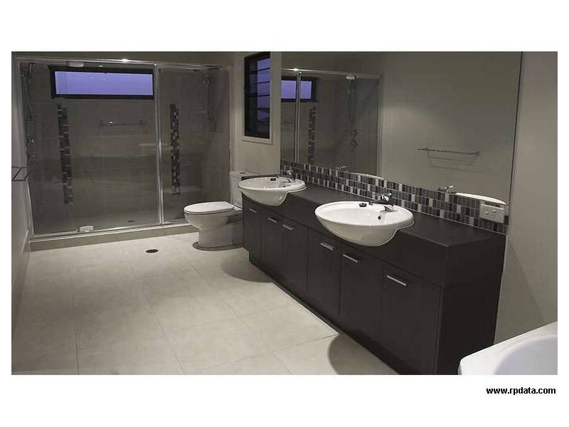 15 Easter St, Kawana Island QLD 4575