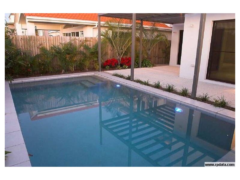 15 Easter St, Kawana Island QLD 4575