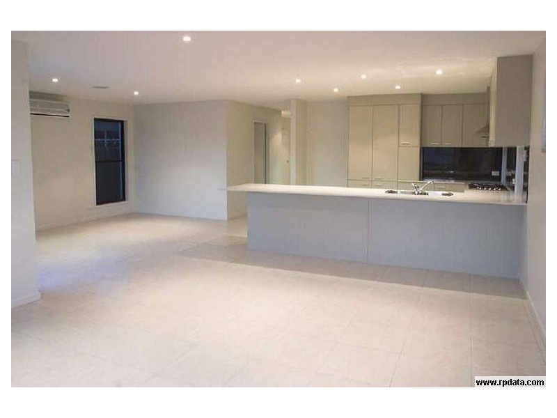 15 Easter St, Kawana Island QLD 4575