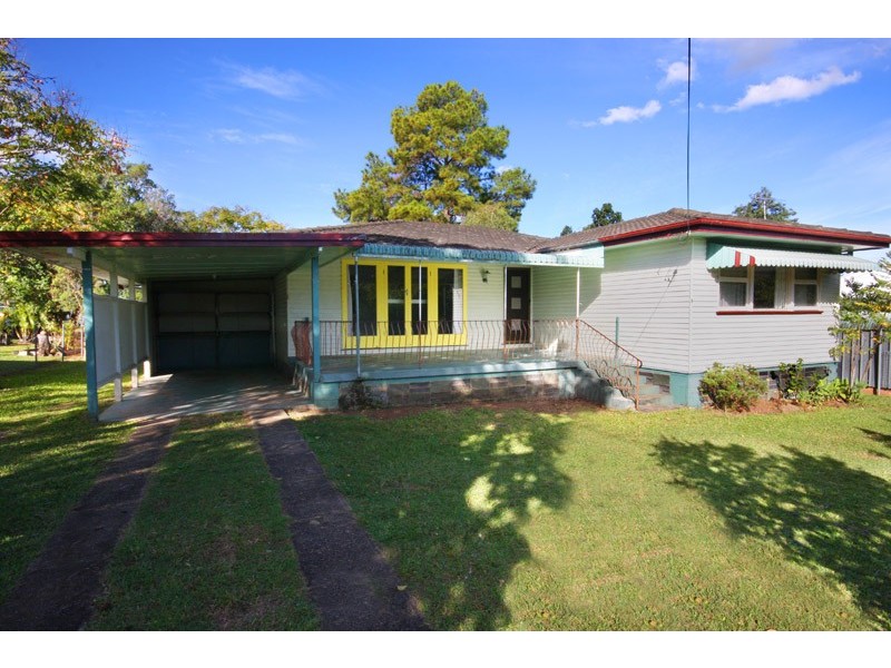 9 Hillcrest Ave, Nambour QLD 4560