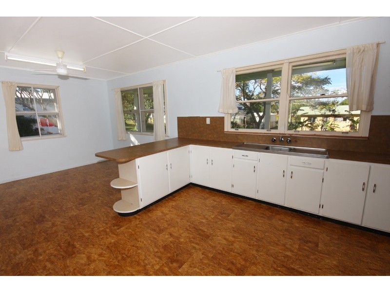 9 Hillcrest Ave, Nambour QLD 4560
