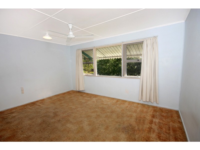 9 Hillcrest Ave, Nambour QLD 4560