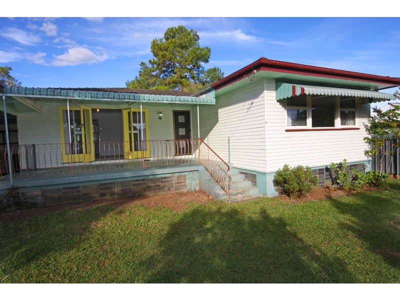 9 Hillcrest Ave, Nambour QLD 4560