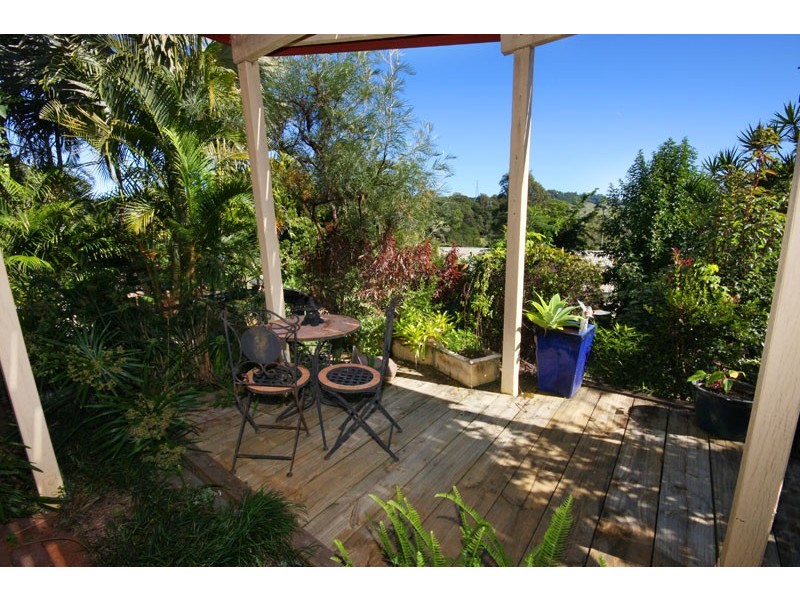 11 Canmaroo Ave, Nambour QLD 4560