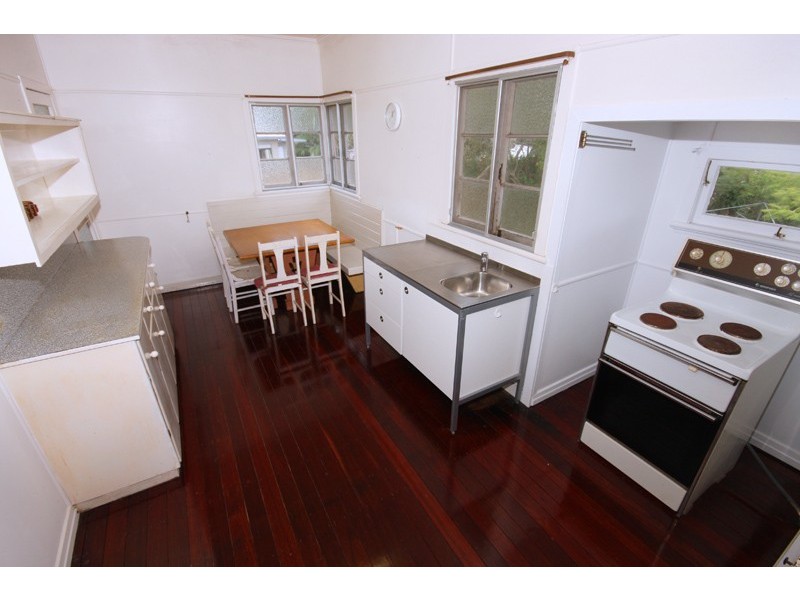 4 Oxleigh Cres, Nambour QLD 4560