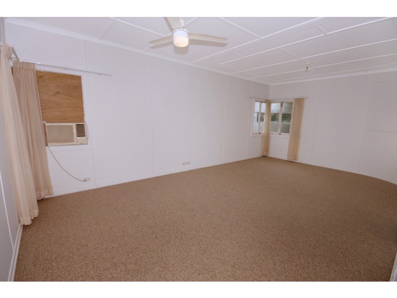 4 Oxleigh Cres, Nambour QLD 4560