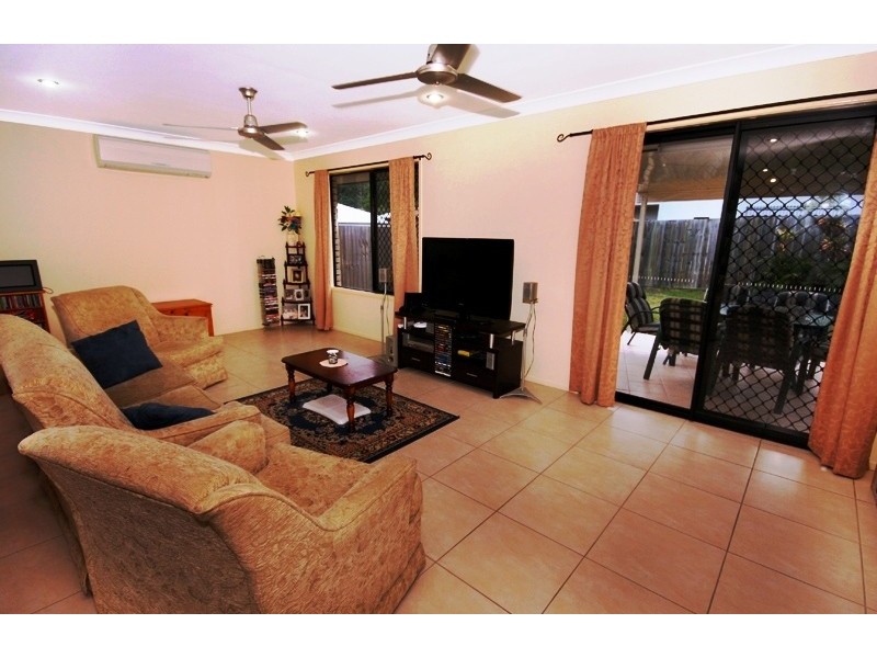 8 Pollys Place, Nambour QLD 4560