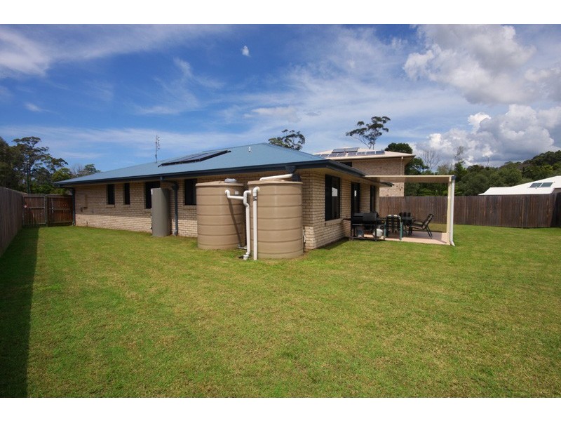 8 Pollys Place, Nambour QLD 4560