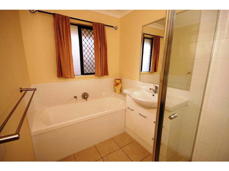 8 Pollys Place, Nambour QLD 4560