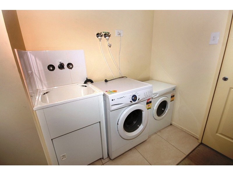 8 Pollys Place, Nambour QLD 4560