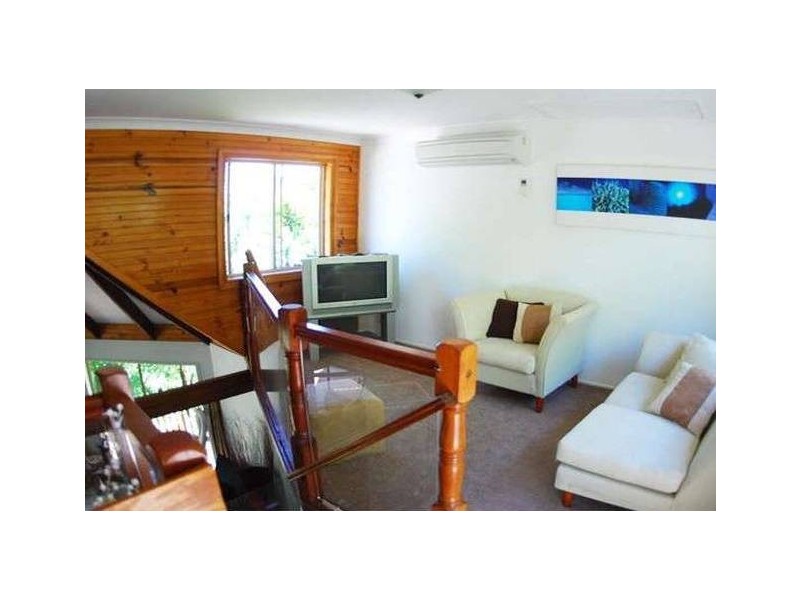 6 Maple Ave, Mapleton QLD 4560